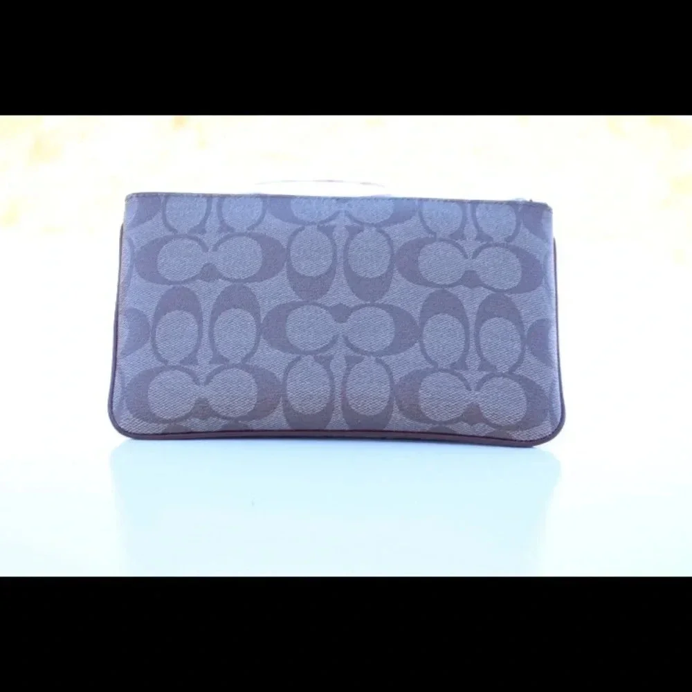 Coach signature logo cluth